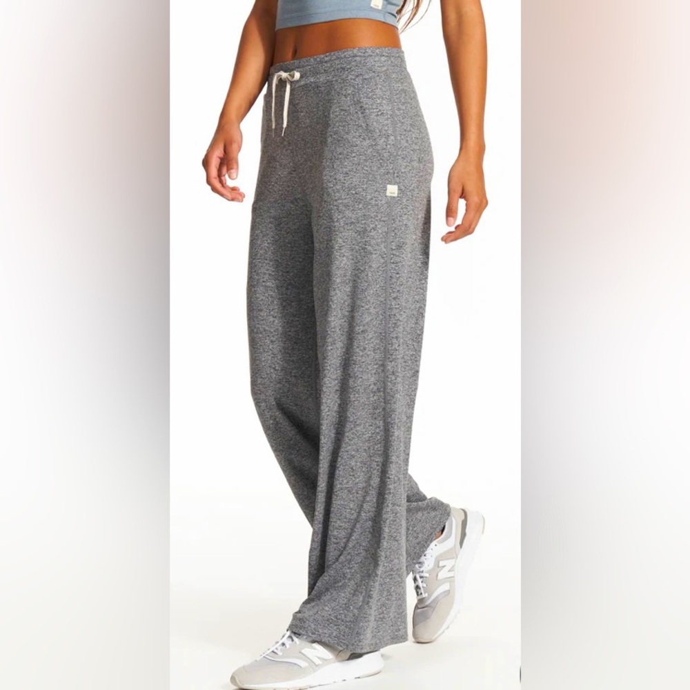 Vuori Halo Essential Wideleg Pants - Short, Size L, NWT